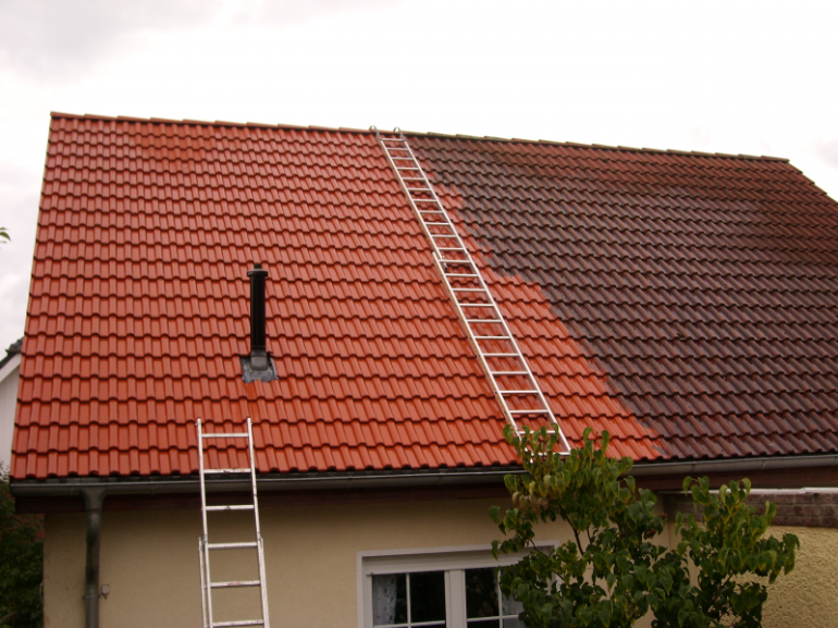 Nettoyage et démoussage de toiture à Bourg-la-Reine (92340)